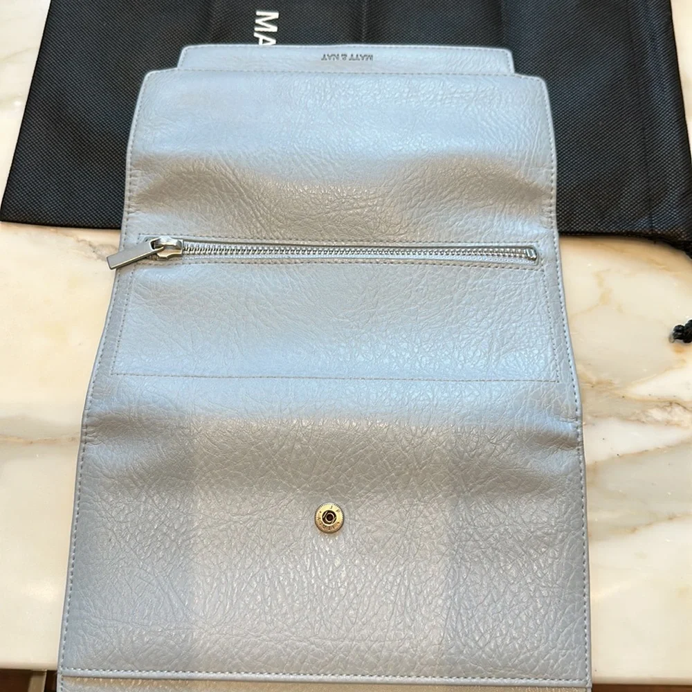 Matt and Nat ilda Wallet,  dusk - Picture 5 of 8